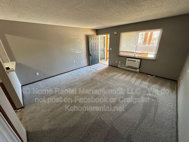 Building Photo - 561 N Somerset Terrace