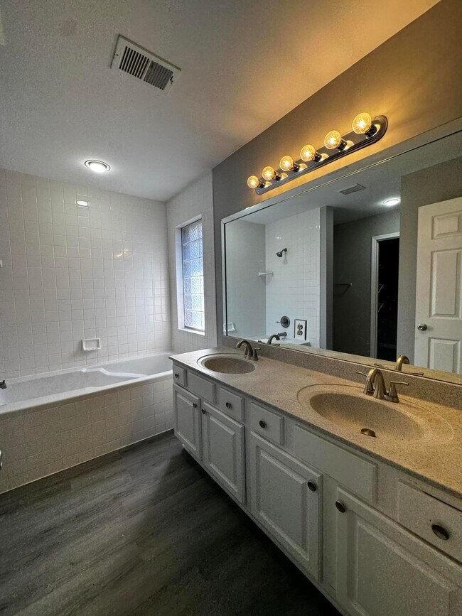 Building Photo - 2224 Wilmington Ln