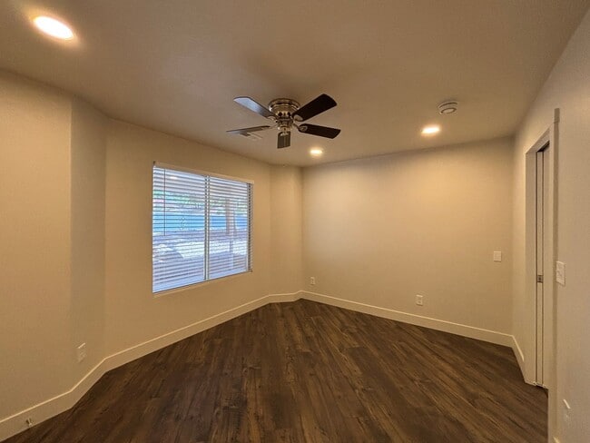 Building Photo - SPACIOUS 2 BEDROOM TOWNHOME FOR RENT!