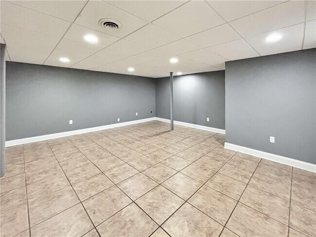 Building Photo - 2395 Powers Ferry Dr SE