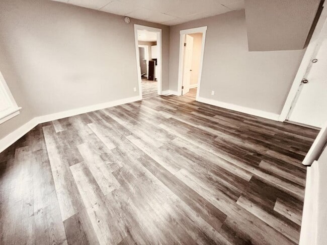 Building Photo - 6 Grove St