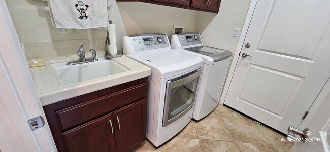 Building Photo - Beautiful Newer Rice Ranch Single Story Home in Orcutt