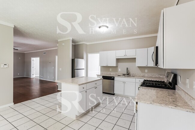 Building Photo - Spacious 4 bedroom colonial available now!