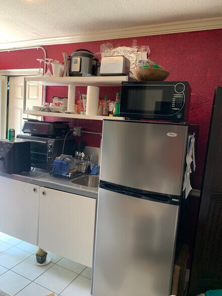 Building Photo - 3900 Seven Hills Rd