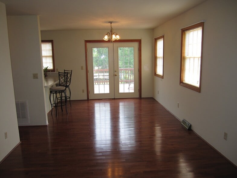 Building Photo - 8 Cindy Way