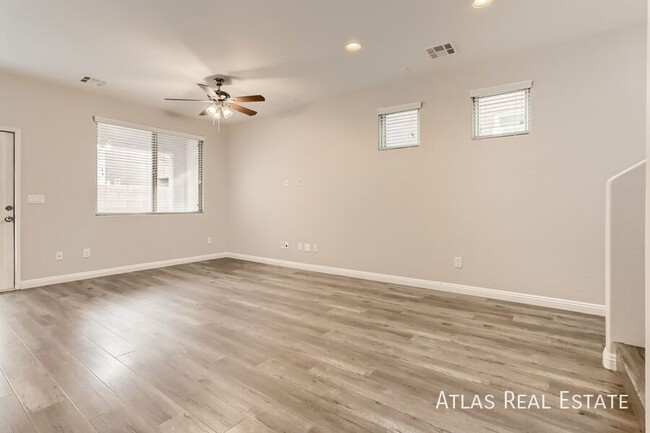 Building Photo - Beautiful Home with A Spacious Floorplan!