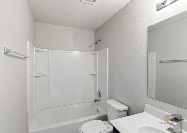 Building Photo - Silver Oaks Beauty | 3 Bed | 2.5 Bath | 1,812 Sq Ft | Corner Lot in 78254