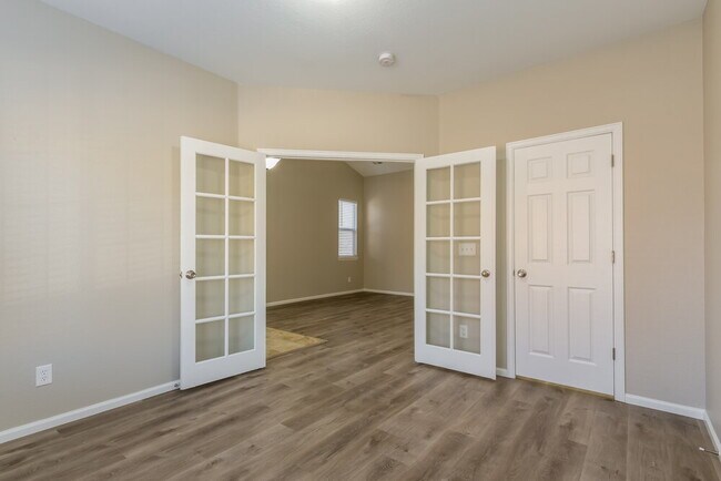 Building Photo - 6802 W Remington Pl