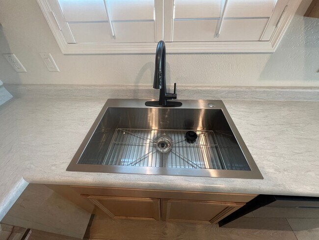 Building Photo - Updated 3 Bed/2 Bath in Excellent Glendale...