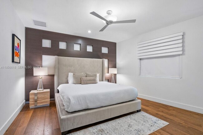 Building Photo - 310 SE 11th Ave