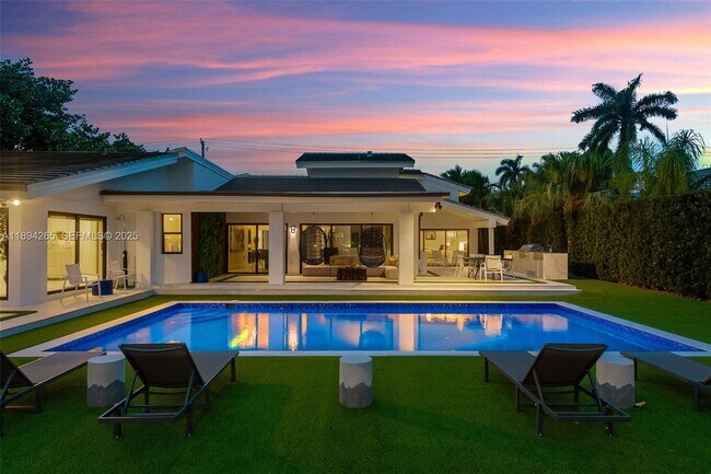 Building Photo - 207 Holiday Dr