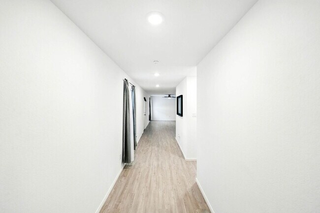 Building Photo - 3 Bedroom Single-Story Home for Rent with ...