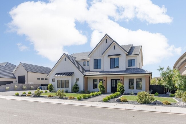 Building Photo - Gorgeous 5 bed | 3.5 bath |  Custom Home with RV Garage in Tonaquint!