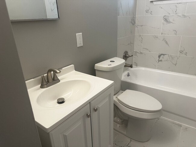 Building Photo - 3 Bedroom Home In Harper Woods