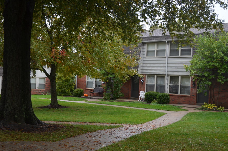 Primary Photo - Willow Oaks Apartments