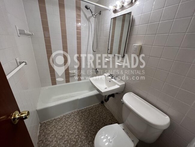 Building Photo - bedroom in Boston MA 02130