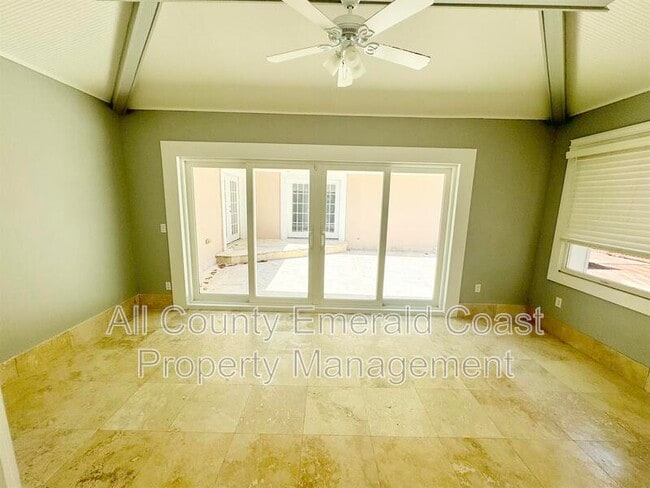 Building Photo - 847 Kell Aire Dr