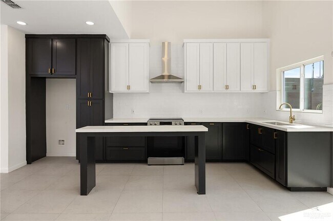 Building Photo - 24 N 28th St