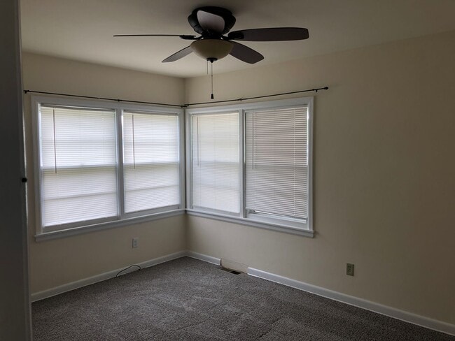 Building Photo - Charming 3-Bedroom Home Near Kenosha Dream...
