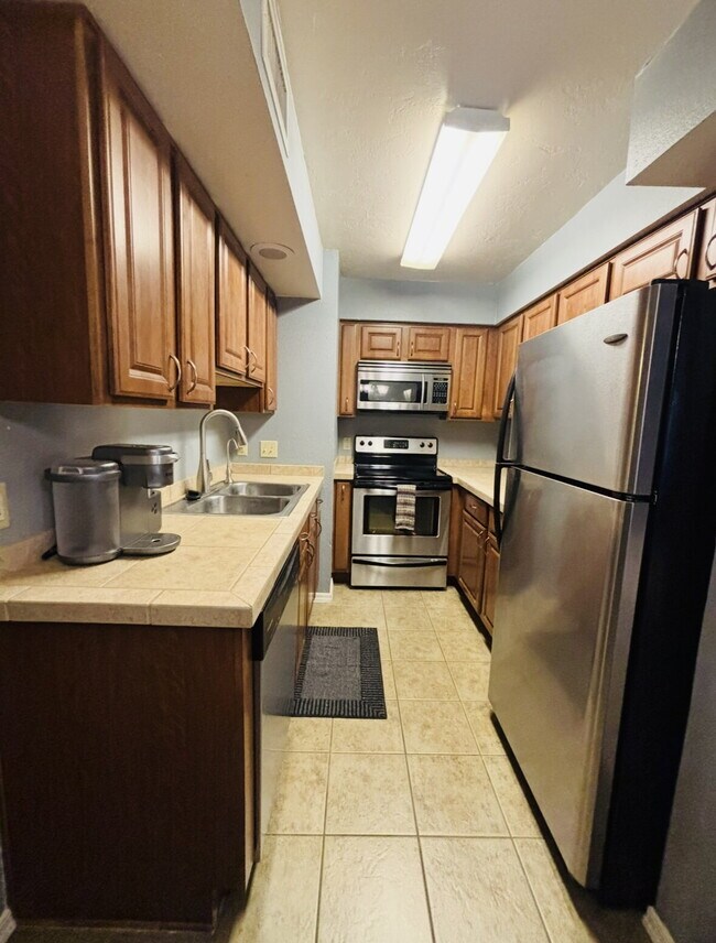 Building Photo - "Cozy 2-Bed 2 bath Condo”
