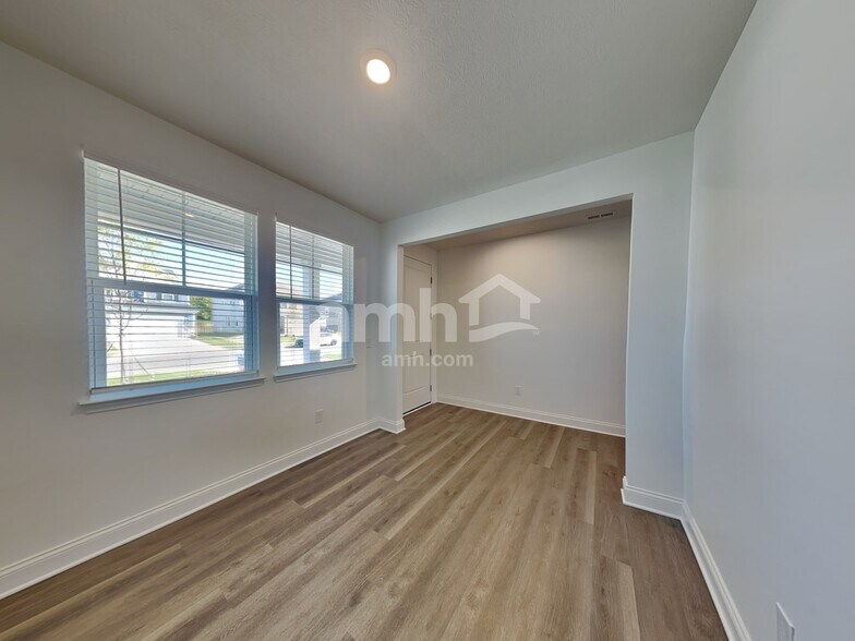 Building Photo - 9181 Henley Ave