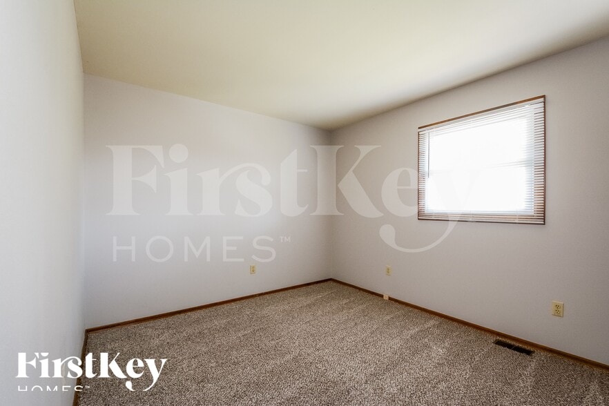 Building Photo - 3217 Yale Blvd