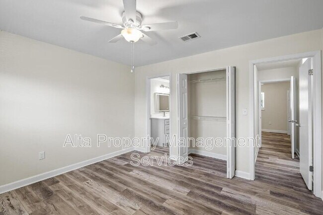 Building Photo - 11357 Bedford Oaks Dr