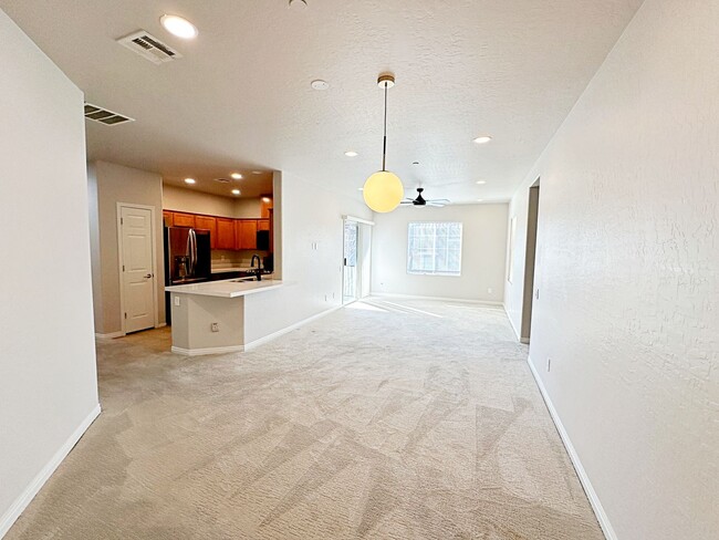 Building Photo - 3 BEDROOM 2 BATH 2 CAR GARAGE CONDO IN GAT...