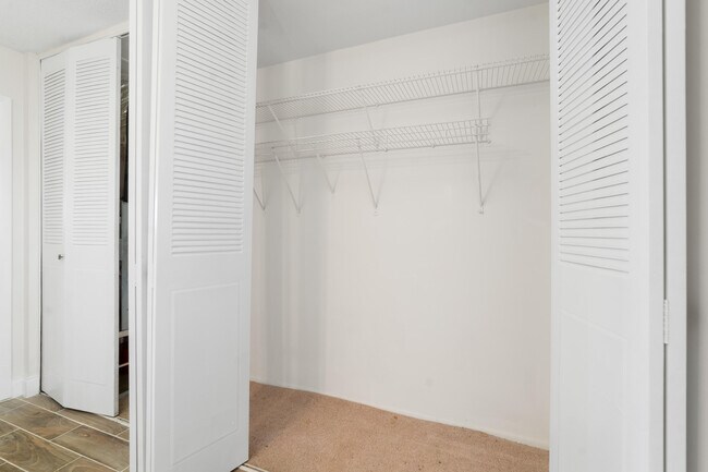 Building Photo - 2567 Dudley Dr W