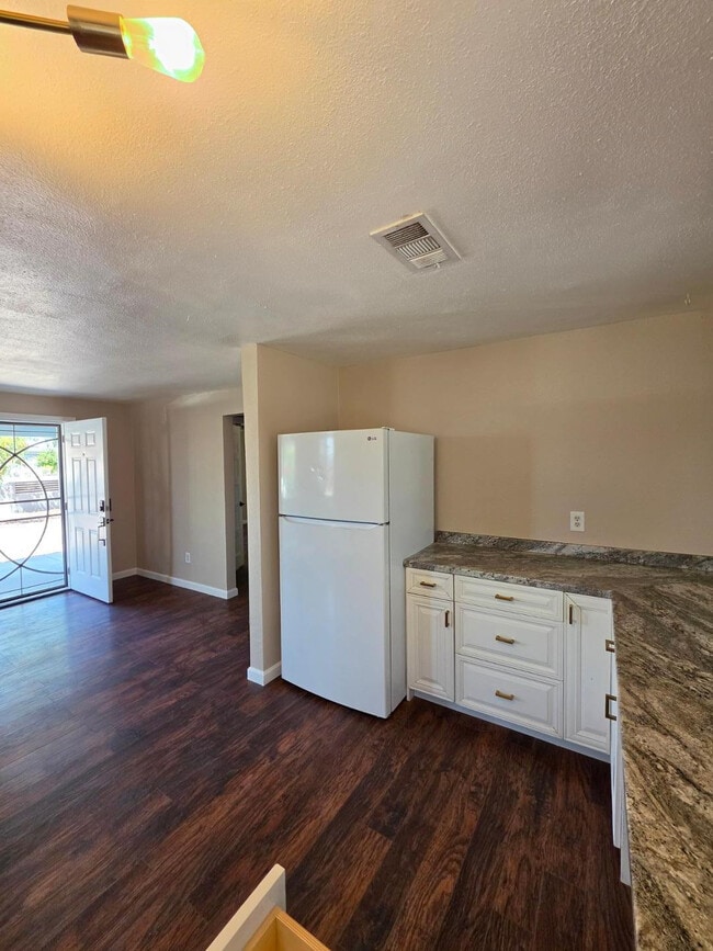 Building Photo - 2803 E Monroe St