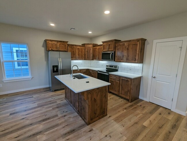 Building Photo - 137 S Bluff Ave