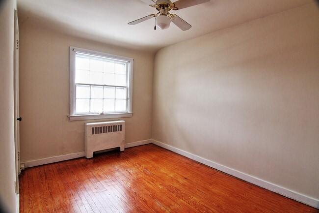 Building Photo - 2BD/1BA East End Townhome!!
