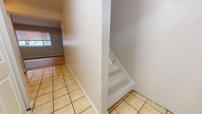 Building Photo - Elyria - updated 3 bed/1 bath townhouses for rent!