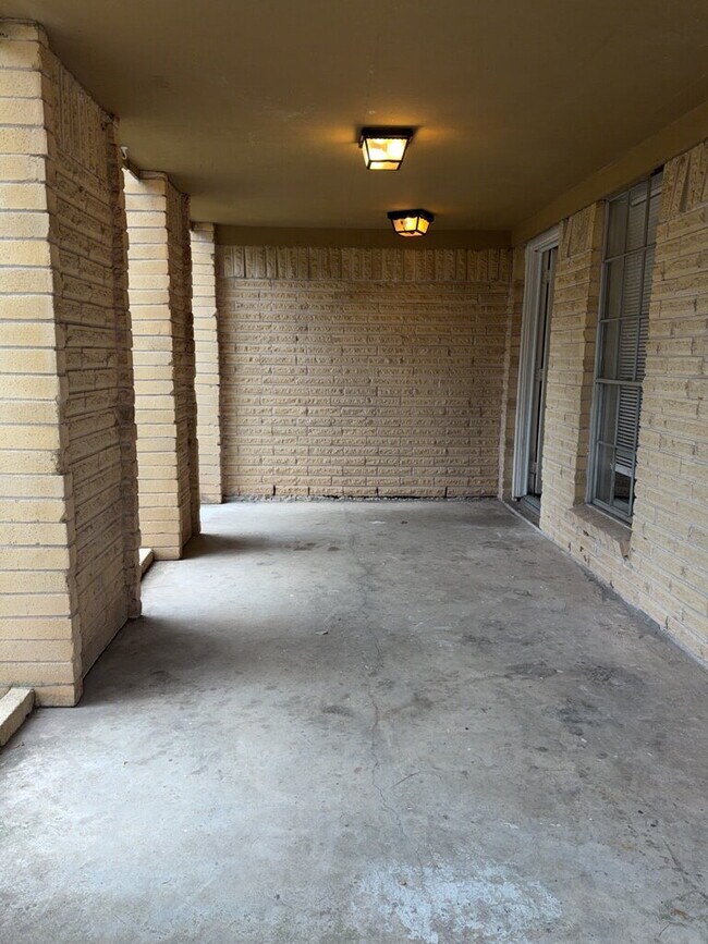 Building Photo - 16815 Methil Dr