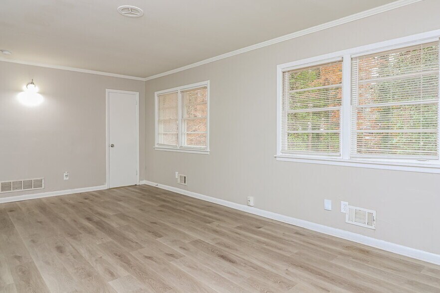 Building Photo - 3149 Beech Dr