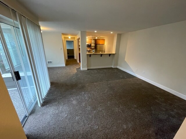 Building Photo - 300 N 130th St