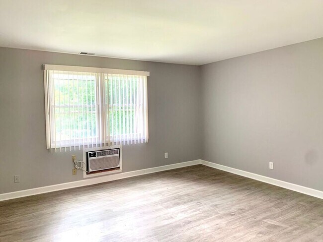 Building Photo - 358 Mayfield Ave