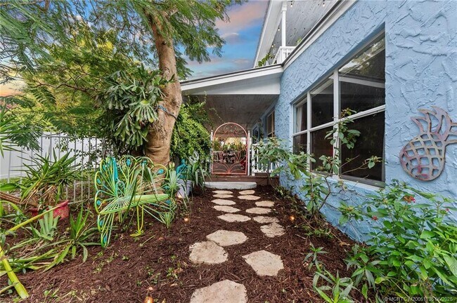 Building Photo - 508 SE Balboa Ave