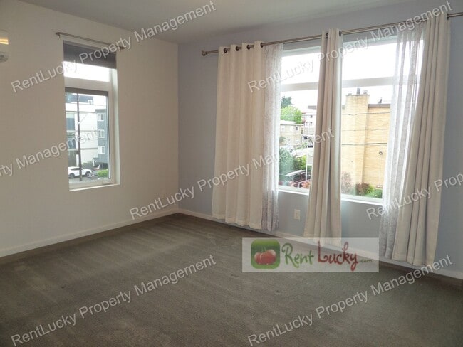 Building Photo - Stunning 4-Bedroom Newer Construction w/Huge VIEW Rooftop Deck in Fremont!!