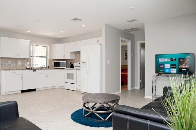 Building Photo - 722 SE Thanksgiving Ave