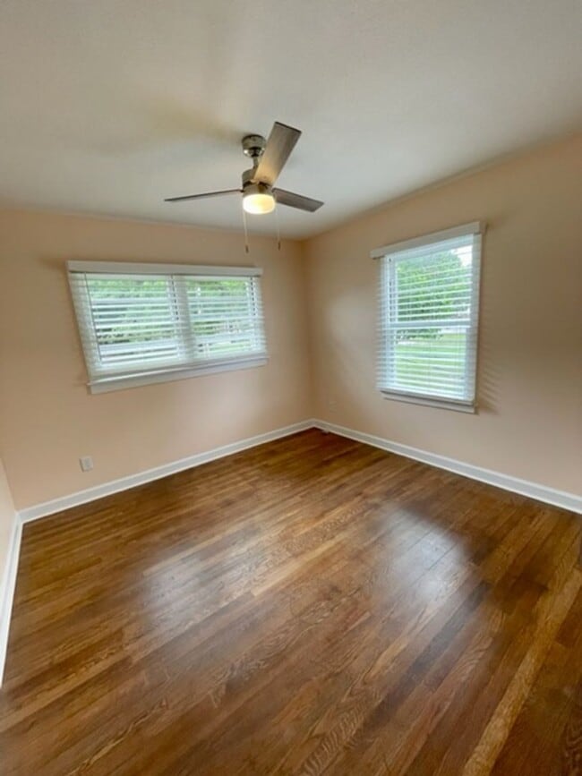 Building Photo - Cute beach bungalow in Biloxi, MS!
