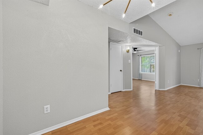 Building Photo - 10555 Turtlewood Ct