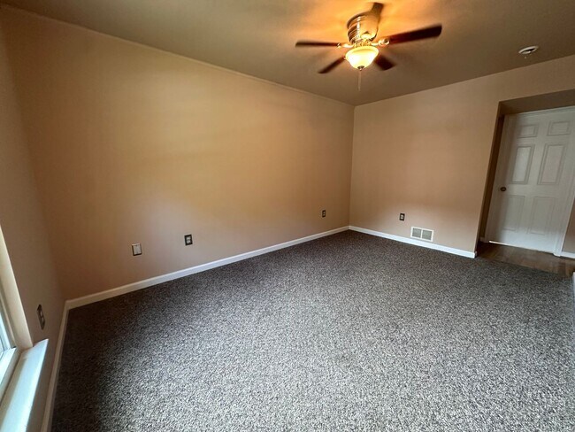 Building Photo - 1114 Skyview Dr