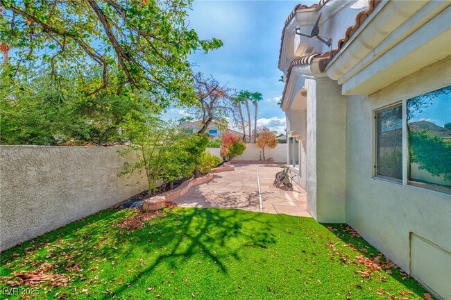 Building Photo - 8129 Pacific Cove Dr