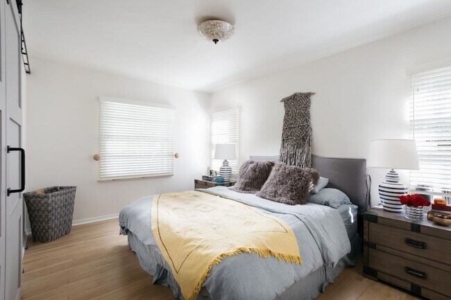 Building Photo - Fully Furnished Hollywood Hills Retreat | Private, Gated, Monthly Rental