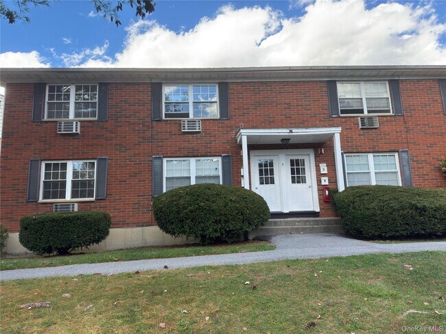 Primary Photo - 5 Wildwood Dr
