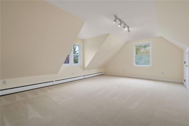 Building Photo - 43 Blue Grass Drive