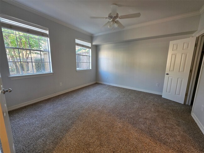 Building Photo - 1714 Roy St