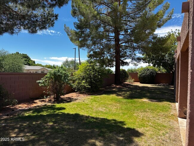 Building Photo - 6273 W Louise Dr