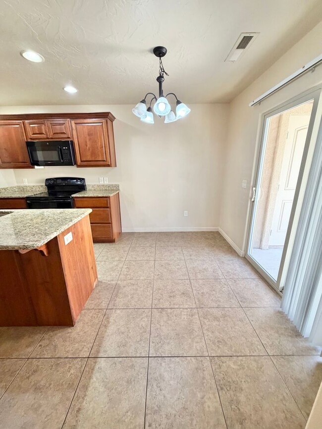 Building Photo - Fossil Hills #51-Beautiful town home near little valley